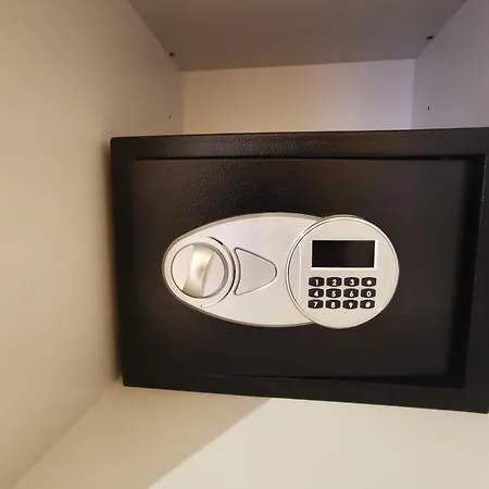 Azzurra Ridi Che Ti Passa 4* Alassio