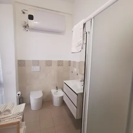 Azzurra Ridi Che Ti Passa Casa de hóspedes Alassio