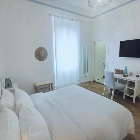 Penzion Azzurra Ridi Che Ti Passa 4*
