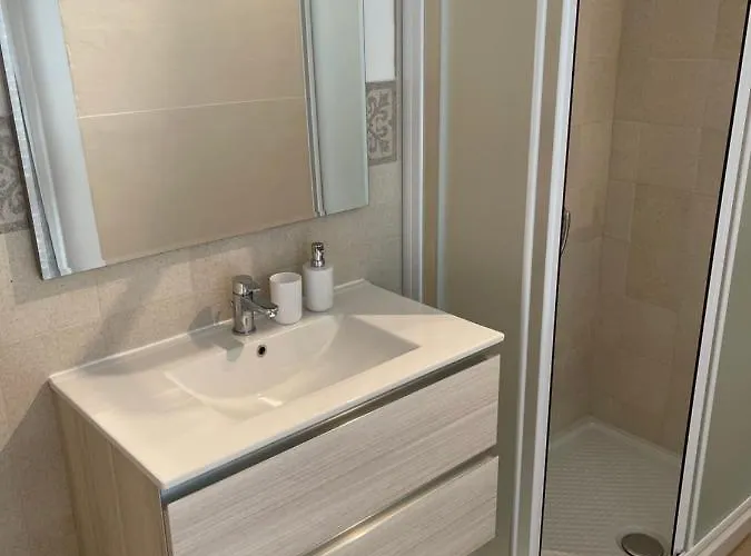 Azzurra Ridi Che Ti Passa Pensionat Alassio